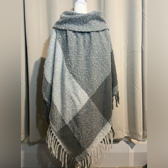 Mixit Polyester Shawl with Eyelet Hook Front - Picture 3 of 4